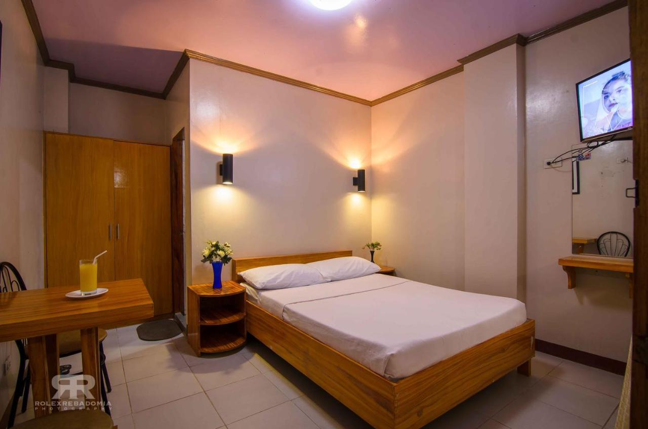 Diamond Hotel And Resto Катарман Экстерьер фото