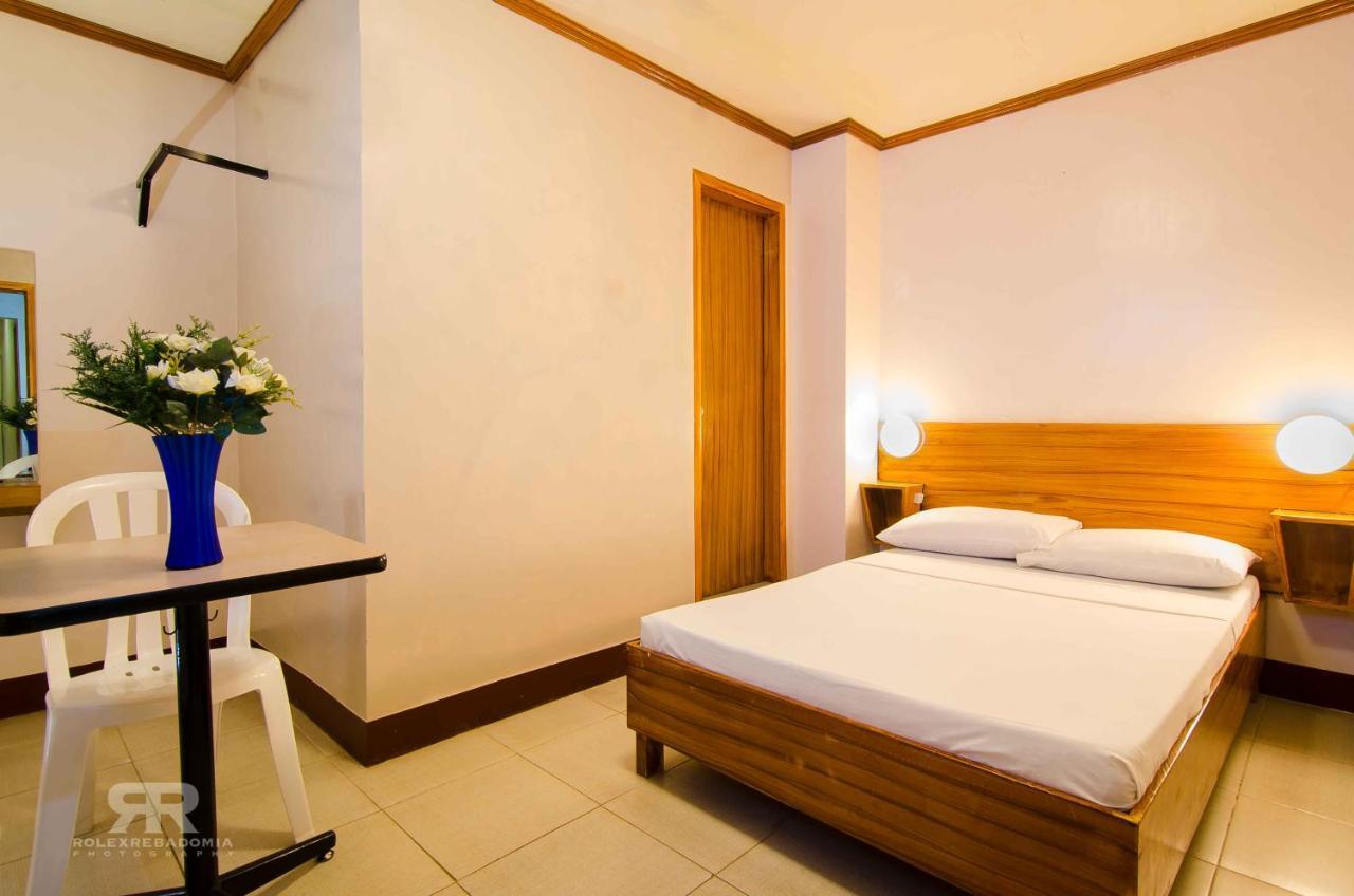 Diamond Hotel And Resto Катарман Экстерьер фото