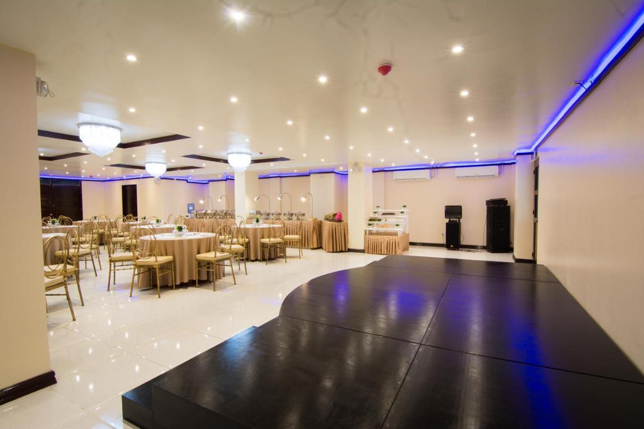 Diamond Hotel And Resto Катарман Экстерьер фото